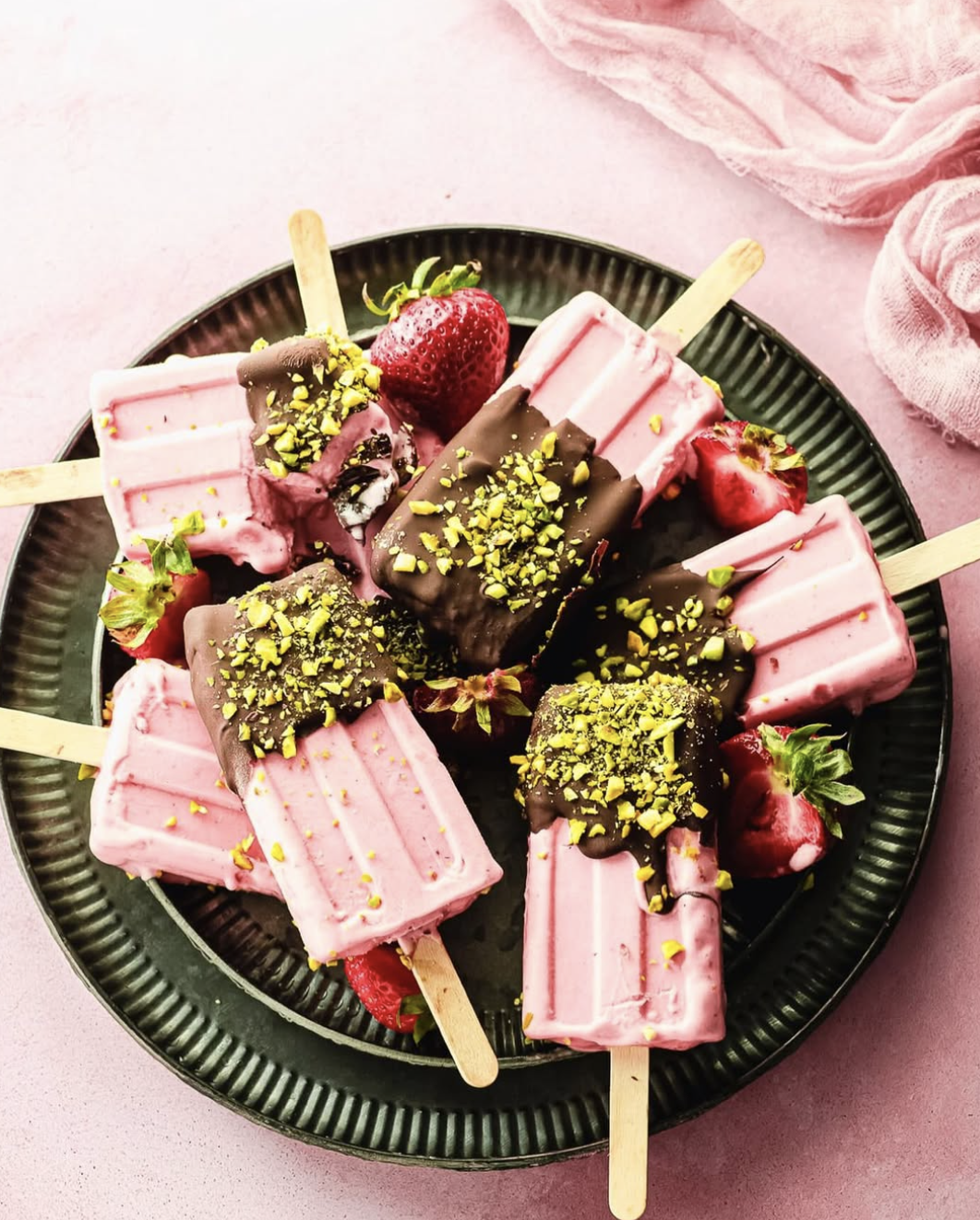 Paletas Smile Strawberry Popsicles